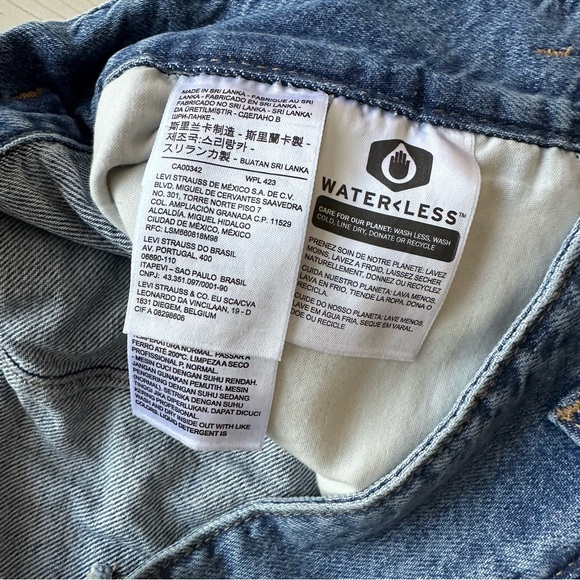 Levi's 100% Cotton Denim High-Waisted Mom Shorts - Picture 8 of 8